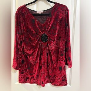 Roz & Ali red velvet burnout 3/4 sleeve tunic top.